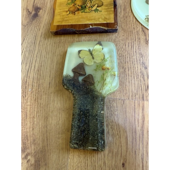 Vtg Acrylic Resin Lucite Trivet Set (2) + Spoon Rest + Wooden Mushroom Wall Art - Picture 2 of 16